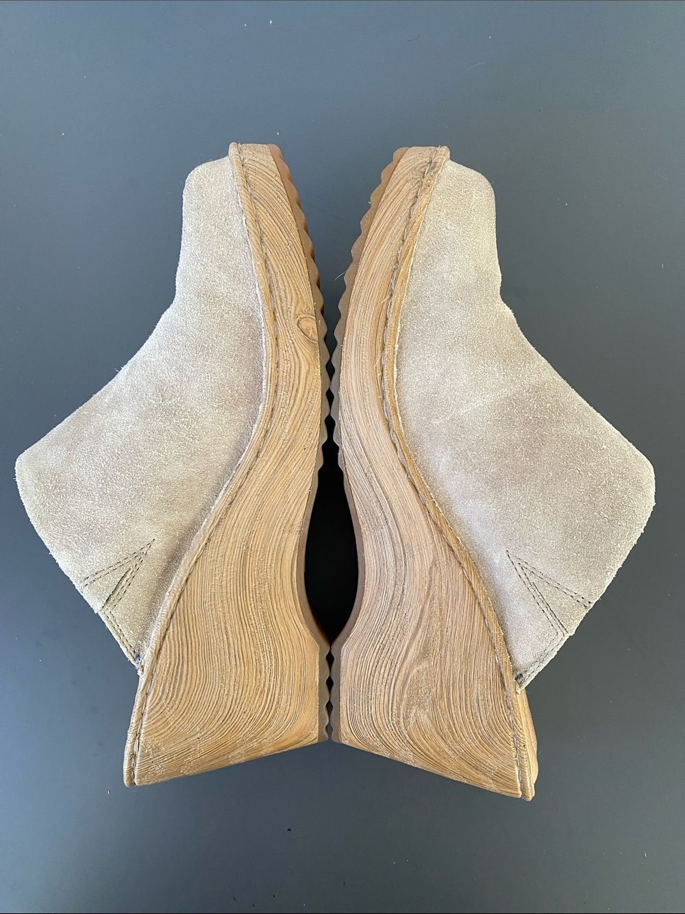 Born Taupe Suede Wedge Clogs Sz 10 Boho Cottage Western Coastal Casual Versatile - Picture 9 of 15